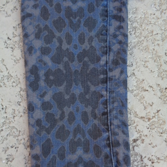 DKNY Size 4 Animal Print Jeans - Picture 2 of 8